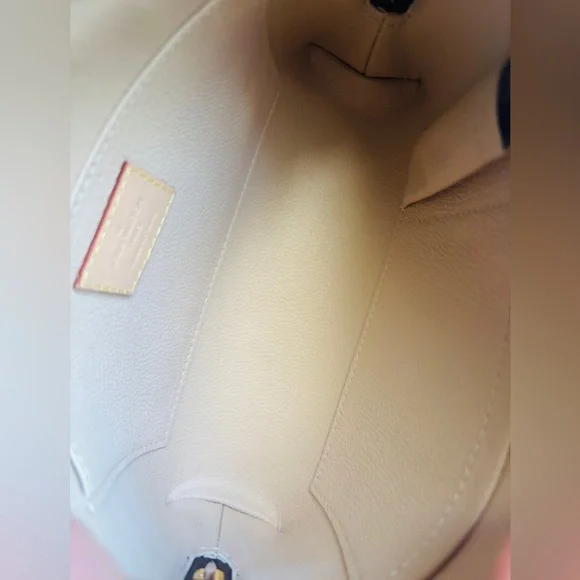 📸 Additional Photos Listing FOR Louis Vuitton gm cosmetic - Picture 3 of 5